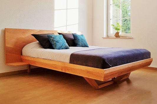 Bett in Erle Massivholz