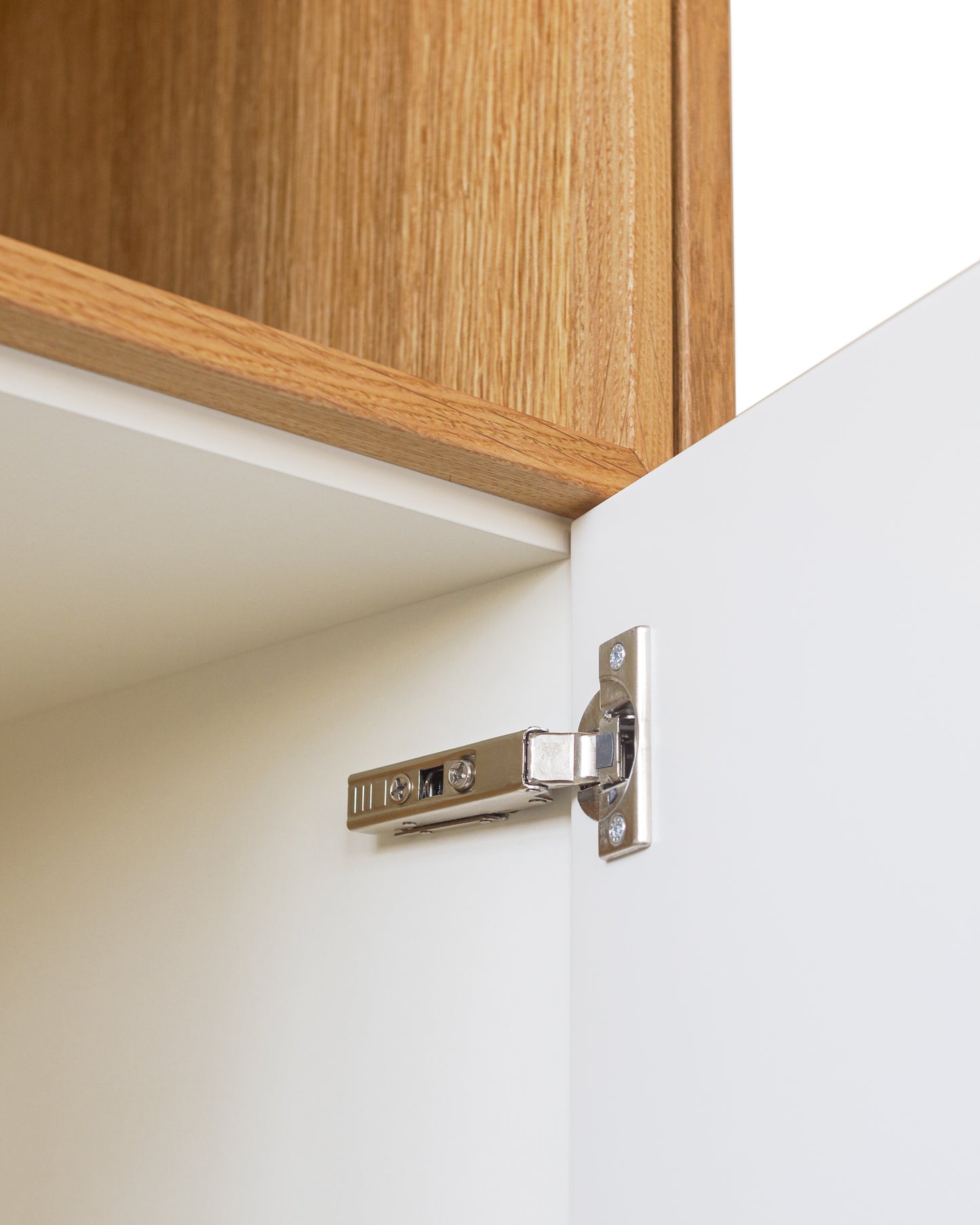 Highboard in Eiche weiß