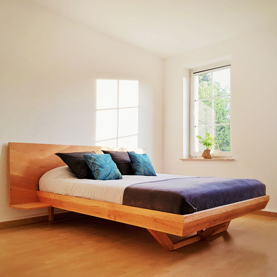 Bett in Erle Massivholz